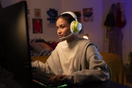JBL tung tai nghe gaming không dây kép, pin 37 giờ, thiết kế đa sắc màu tại Việt Nam