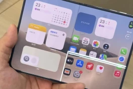 Nhiều iPhone Duo bị nứt màn hình dọc bản lề chỉ sau vài lần gập