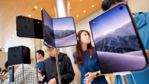 Dân "đầu cơ" iPhone Duo tại Trung Quốc vỡ mộng