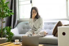 Bật điều hòa, có nhất thiết phải đóng kín cửa sổ?