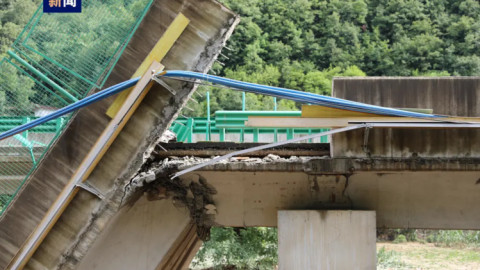 Cầu đường cao tốc ở Thiểm Tây bị sập làm 43 người chết và mất tích do mưa quá lớn hay chất lượng cầu kém?