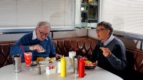 "Bí mật" đằng sau những chiếc Big Mac miễn phí của Bill Gates