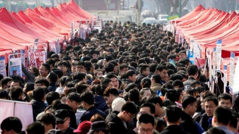 Nghịch lý tại quốc gia sát vách Việt Nam: Nhiều thanh niên trẻ tuổi từ bỏ thu nhập hàng tỷ đồng để đi làm việc tay chân “chữa lành”