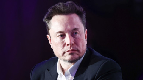 Elon Musk mất số tiền gấp đôi giá trị vốn hóa VinFast trong một ngày vì Tesla