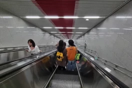 Trầm trồ trước ga tàu điện ngầm sâu nhất thế giới ở Trung Quốc
