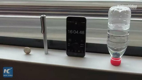 Ngỡ ngàng tàu cao tốc ở Trung Quốc chạy 350km/h êm tới mức đồng xu vẫn đứng yên