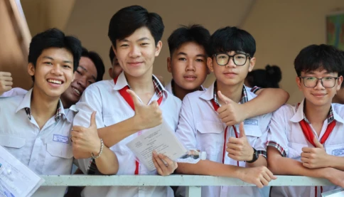 Nhiều phụ huynh mừng ra mặt khi hay tin Thủ tướng yêu cầu công bố môn thi thứ 3 vào 10 ngay trong tháng 2