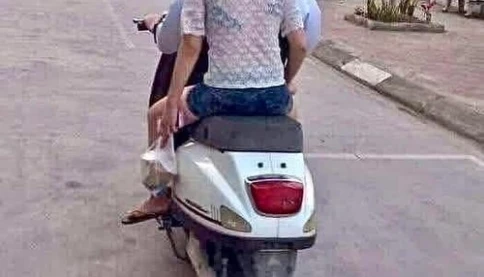 Không mũ bảo hiểm và không nhiều thứ quá khi đi ra đường tham gia giao thông!!!😝😝😝