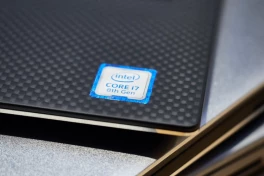 Ngôi vương chip máy tính của Intel lung lay