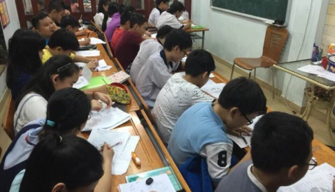 Có nên coi dạy thêm là tội đồ khi mà thực tế nhiều phụ huynh khẳng định nhờ học thêm con mới khá được