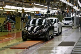 Bí mật đằng sau sự sụt giảm lợi nhuận 99% của Nissan