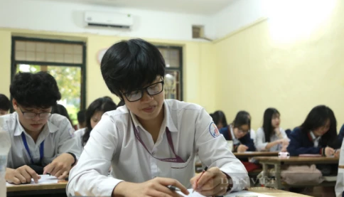 Thông tư 29 dạy thêm, học thêm: Giáo viên nói gì về tình trạng "giấu bài" để dành dạy thêm, gây bức xúc?