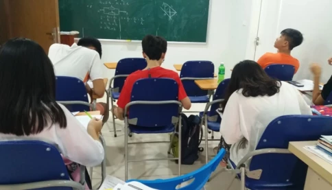 Học sinh học thêm ở đâu khi dạy thêm bị siết chặt?