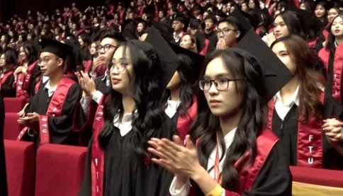 Nhiều học sinh lớp 12 hụt hẫng vì trường ĐH Ngoại thương không xét học bạ với học sinh trường không chuyên