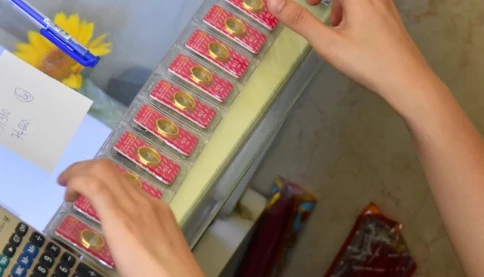 Vì sao giá vàng đạt mức cao nhất mọi thời đại, liên tục đổ xô các kỷ lục trước?