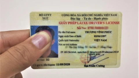 Giấy phép lái xe chỉ còn hạng B, vậy người có bằng lái xe hạng B1 có được lái xe số sàn?