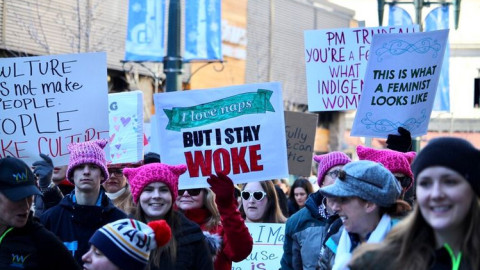 "WOKE" là gì? Từ lóng hot hit được nhiều bạn trẻ sử dụng và câu chuyện đằng sau