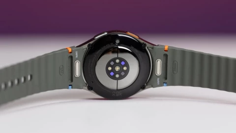 Vừa ra mắt 1 tháng, Galaxy Watch 7 đã bị phàn nàn  “hao pin” hơn thế hệ trước, chưa dùng đủ 1 ngày