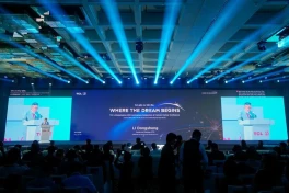 TCL kỷ niệm 25 năm toàn cầu hoá và đồng hành cùng Việt Nam: trưng bày TV lớn tới 115 inch, có cả kính thực tại tăng cường