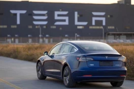 Doanh số ô tô điện Tesla "rơi tự do" tại Mỹ và Châu Âu