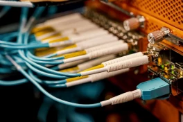 Internet cáp quang lập kỷ lục mới, tốc độ gấp cả triệu lần mạng Internet nhà bạn