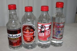 Ẩn họa methanol trong những chai rượu không rõ nguồn gốc