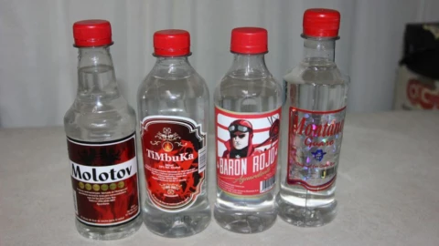 Ẩn họa methanol trong những chai rượu không rõ nguồn gốc