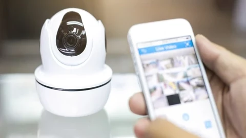 Lắp camera vì nghi giúp việc ăn cắp, ngã ngửa khi phát hiện sự thật "động trời" về chồng