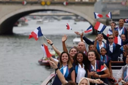 Sông Seine đã được làm sạch thế nào để tổ chức cuộc thi ba môn phối hợp Olympic?