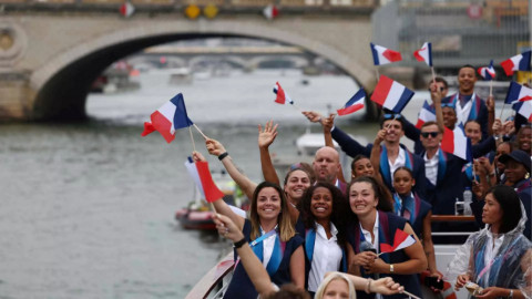 Sông Seine đã được làm sạch thế nào để tổ chức cuộc thi ba môn phối hợp Olympic?