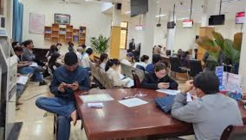 Vì sao lần đầu tiên thấy cảnh giáo viên Hà Nội đổ xô đăng ký hộ kinh doanh dạy thêm?