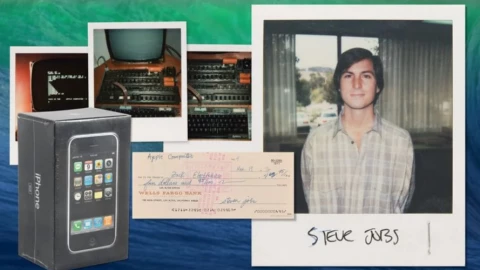 Hàng loạt kỷ vật giá triệu đô của Steve Jobs được đem đấu giá, có cả iPhone nguyên bản chưa từng bóc seal