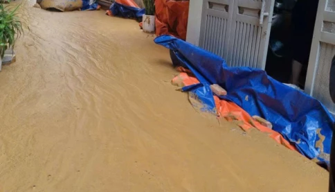 Bùn vẫn trào lên do khoan ngầm dự án metro Nhổn - ga Hà Nội