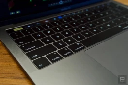 Apple trả tiền cho "nạn nhân" của bàn phím cánh bướm trên MacBook