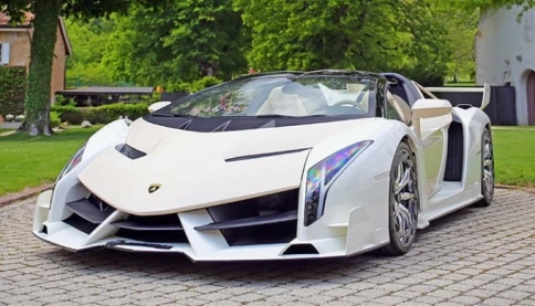 Bảo vệ chung cư thật "bá đạo" khi mang loạt ô tô sang của cư dân đi cầm cố