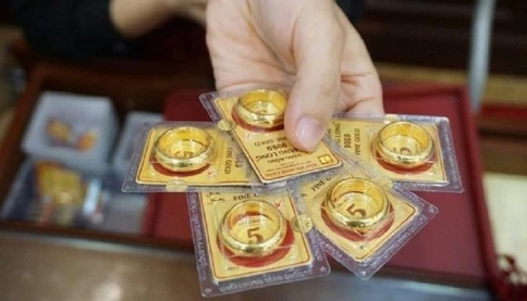 Sốc vì giá vàng nhẫn mua vào cao nhất lịch sử