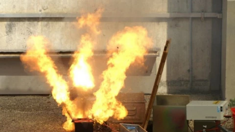 Vì sao không được để pin dự phòng trong hành lý ký gửi khi đi máy bay?