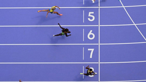 Đường chạy điền kinh thường có màu đỏ, vậy tại sao ở Olympic Paris 2024 lại thành tím thủy chung?