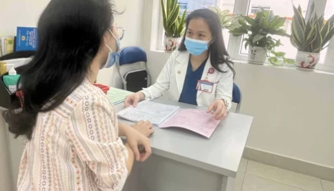 Vì sao nghề y cao quý nhưng hiện nhiều phụ huynh bác sỹ dù yêu  nghề vẫn không muốn con nối gót?