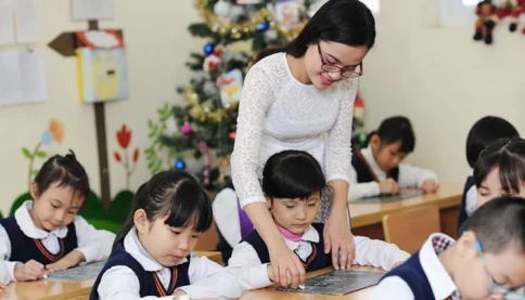 Giáo viên tiểu học dạy kỹ năng sống cho học sinh phải làm thủ tục gì không?