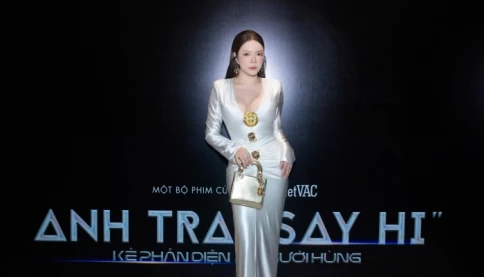 ‘Team qua đường’ ngỡ ngàng khi bắt gặp và nhìn cận sắc vóc tuổi 42 của Lý Nhã Kỳ ở ngoài đời thực