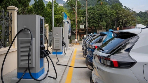Nghiên cứu ưu đãi đất, thuế cho nhà đầu tư trạm sạc xe điện