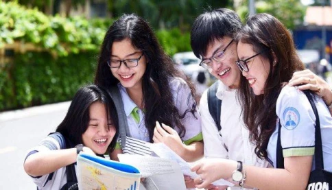 Vì sao nhiều trường đại học "đau đầu" vì xét tuyển tất cả phương thức cùng một đợt và quy đổi về thang điểm chung?
