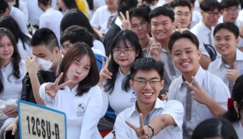 Miễn học phí công lập đến lớp 12, học sinh trường dân lập ra sao?