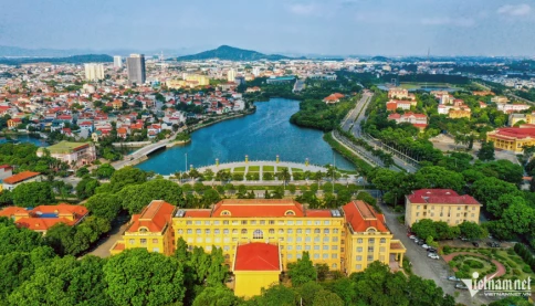 Bỏ cấp huyện thì công chức cấp xã phải như cấp tỉnh