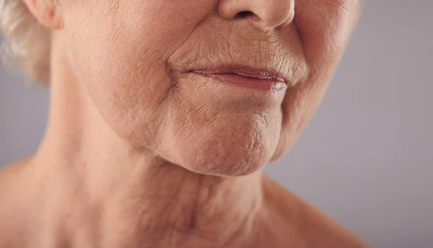 Vì sao người già hay bị hôi miệng? Khắc phục thế nào?