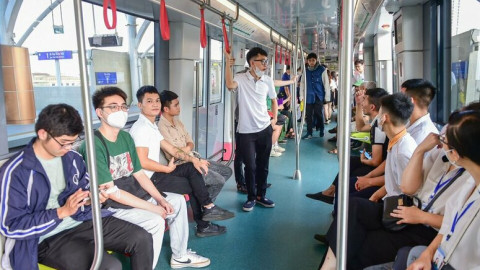 Metro Nhổn - ga Hà Nội có khác biệt gì so với Metro Cát Linh - Hà Đông, giá vé ra sao, chạy vào lúc mấy giờ, dừng ở những điểm nào?