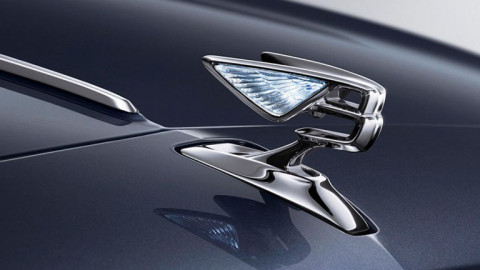Bentley "chơi lớn" khi logo xe cũng phải "lên mây"