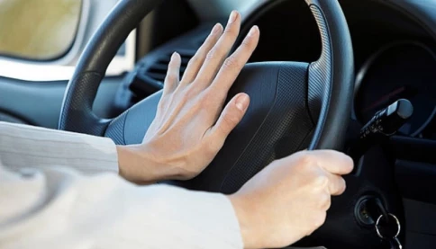 Bấm còi lúc rạng sáng gây tai nạn, tài xế có thể bị phạt tới 22 triệu đồng