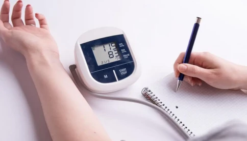 Huyết áp 160/100 có cần uống thuốc không?
